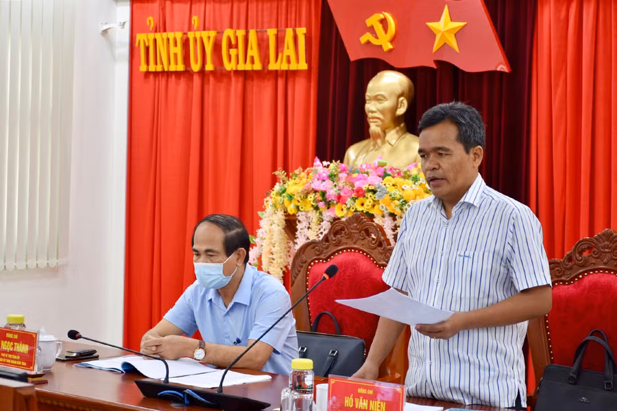  Bí thư Tỉnh ủy Hồ Văn Niên phát biểu chỉ đạo hội nghị. Ảnh: Lê Nam