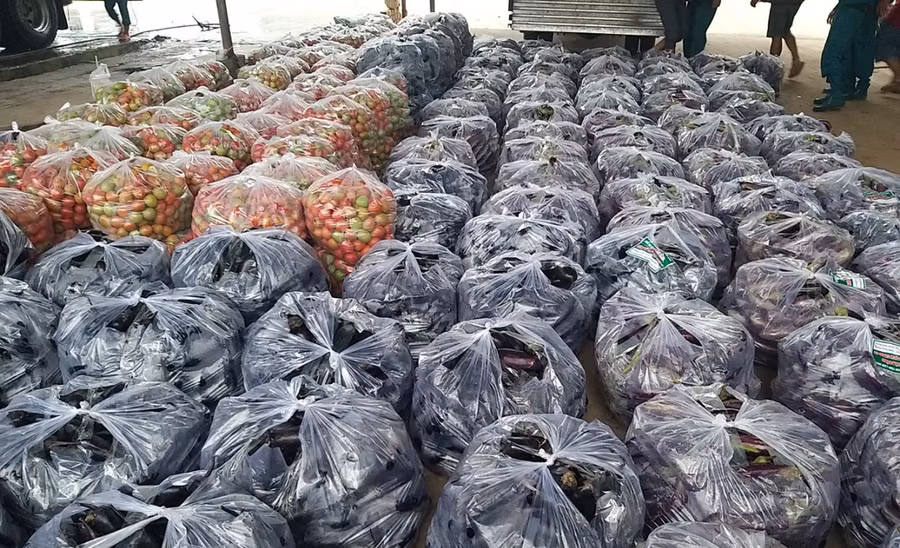 Ưu tiên thu mua rau, củ cho vùng giãn cách xã hội phòng dịch Covid-19. Ảnh: Lâm Viên