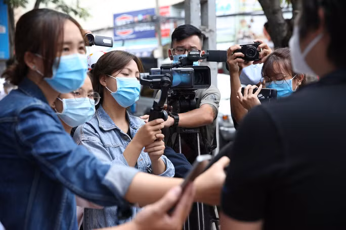 Các phóng viên tác nghiệp tại một sự kiện - Ảnh: Hoàng Triều