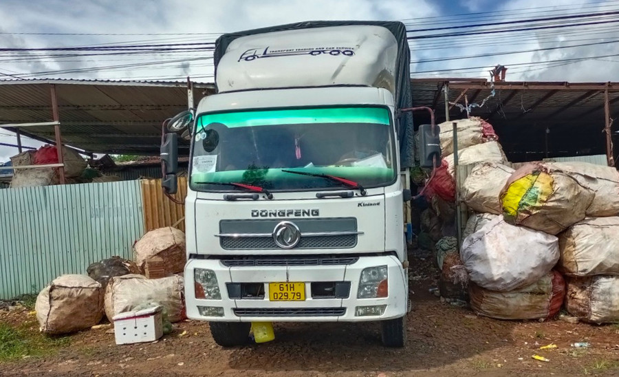 Phương tiện vi phạm bị xử phạt. Ảnh: Bá Bính Phương tiện vi phạm bị xử phạt. Ảnh: Bá Bính