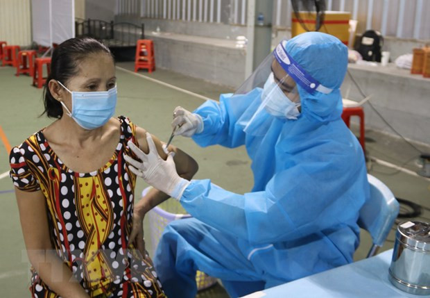 Tiêm vaccine Vero Cell của Sinopharm cho người dân TP.Hồ Chí Minh tại điểm tiêm số 1 Huyền Trần Công Chúa (quận 1). (Ảnh: Thu Hương/TTXVN) Tiêm vaccine Vero Cell của Sinopharm cho người dân TP.Hồ Chí Minh tại điểm tiêm số 1 Huyền Trần Công Chúa (quận 1). (Ảnh: Thu Hương/TTXVN)