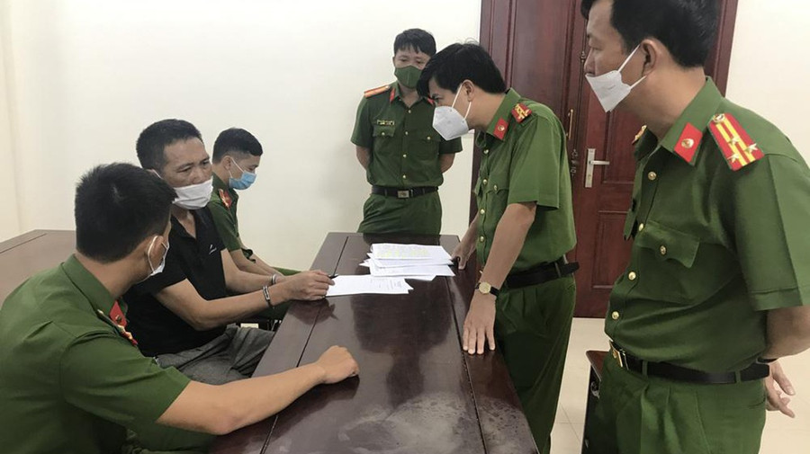 Nghi can Ngọc bị bắt giữ. Ảnh: C.A Nghi can Ngọc bị bắt giữ. Ảnh: C.A