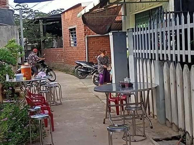 Đám tang nhân viên điện máy bị sát hại - Ảnh: B.T  Đám tang nhân viên điện máy bị sát hại - ẢNH: B.T
