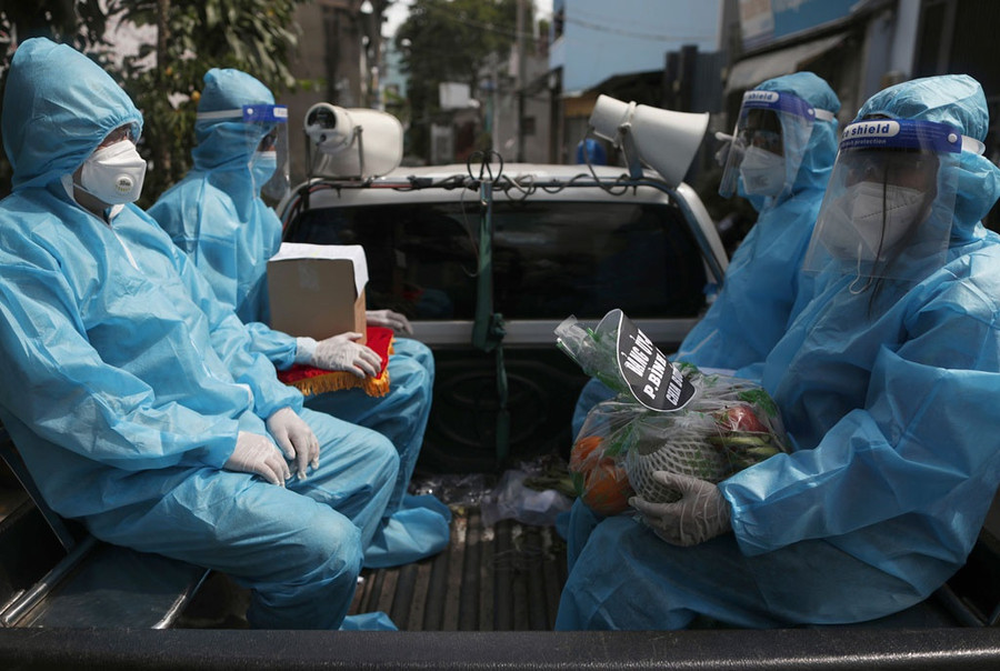 Chuyến xe chở tro cốt những người không may mất vì Covid-19 về nhà