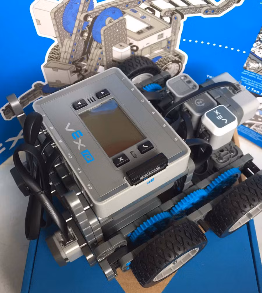 Trường THPT Chi Lăng là đơn vị duy nhất ở Gia Lai được Steam for Vietnam và VinUni (Mỹ) tài trợ robot để học stem.