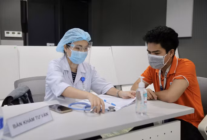  500 nhân viên của Công ty FPT Software tại Khu công nghệ cao, TP Thủ Đức, TP HCM là những người đầu tiên thuộc khối sản xuất tại TP được tiêm vắc-xin phòng Covid-19 vào hôm 19-6 - Ảnhh: Hoàn Triều