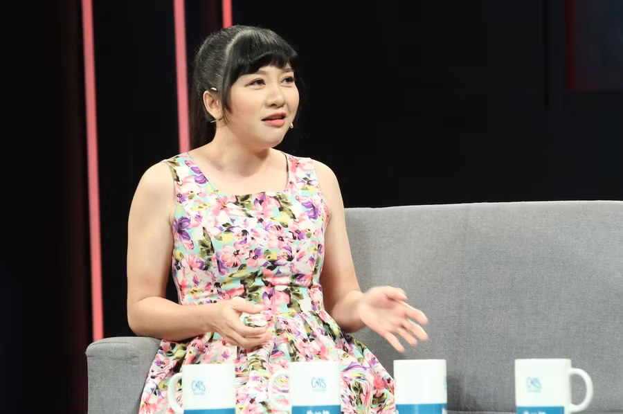 MC Ngọc Tiên tiết lộ từng nhắn tin hết cho các cô gái trong điện thoại của chồng để “thăm dò”. Ảnh: BTC