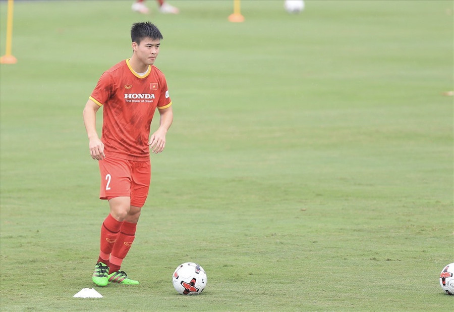 Duy Mạnh có thể được đưa trở lại thi đấu ở vị trí tiền vệ. Ảnh: VFF