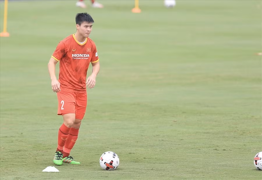 Duy Mạnh có thể được đưa trở lại thi đấu ở vị trí tiền vệ. Ảnh: VFF