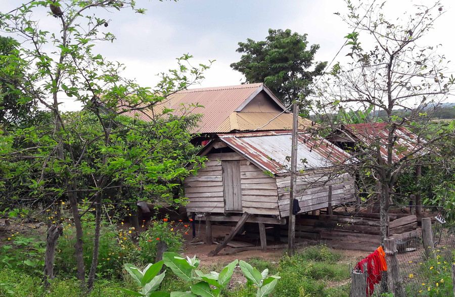 Một gian bếp của người Jrai được làm riêng bên ngoài nhà dài. Ảnh: Mai Hương