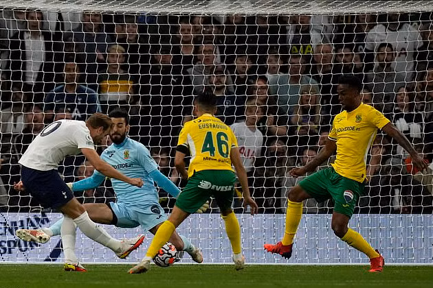 Harry Kane trở lại và lợi hại như xưa