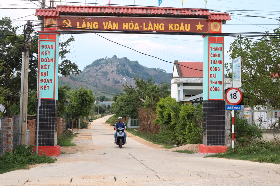 Nhờ tích cực xây dựng nông thôn mới, bộ mặt làng Kdâu, xã Kông Lơng Khơng có nhiều thay đổi khởi sắc