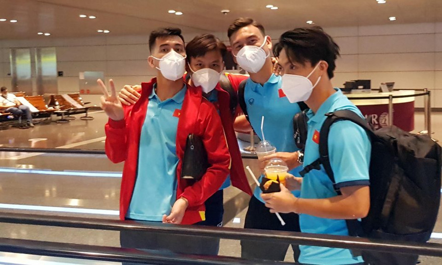 Đặng Văn Lâm bay sang Qatar hội quân cùng ĐT Việt Nam, trước khi di chuyển tới Ả Rập Xê-út ngày 28/8. Ảnh: VFF