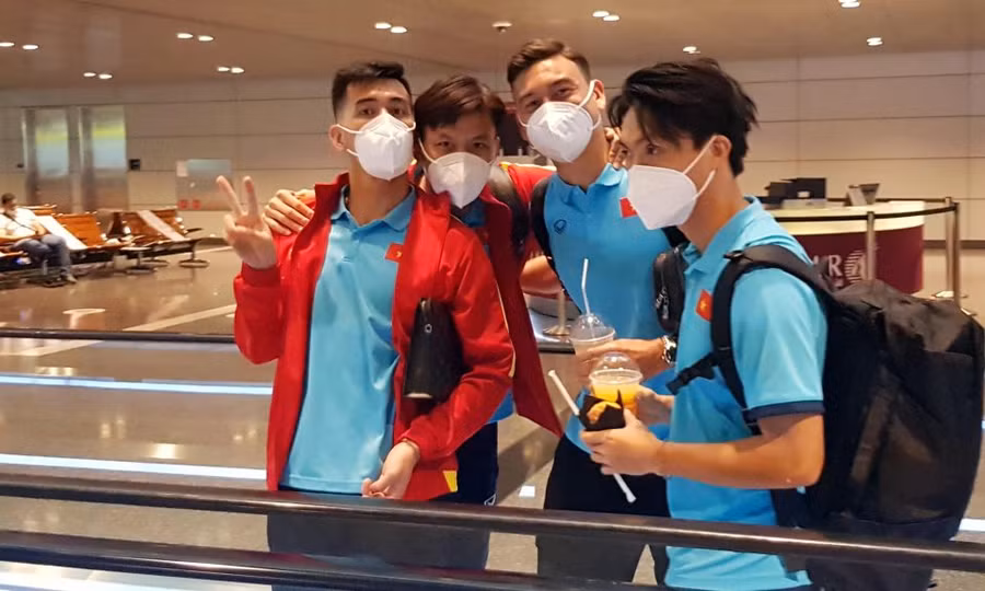 Đặng Văn Lâm bay sang Qatar hội quân cùng ĐT Việt Nam, trước khi di chuyển tới Ả Rập Xê-út ngày 28/8. Ảnh: VFF