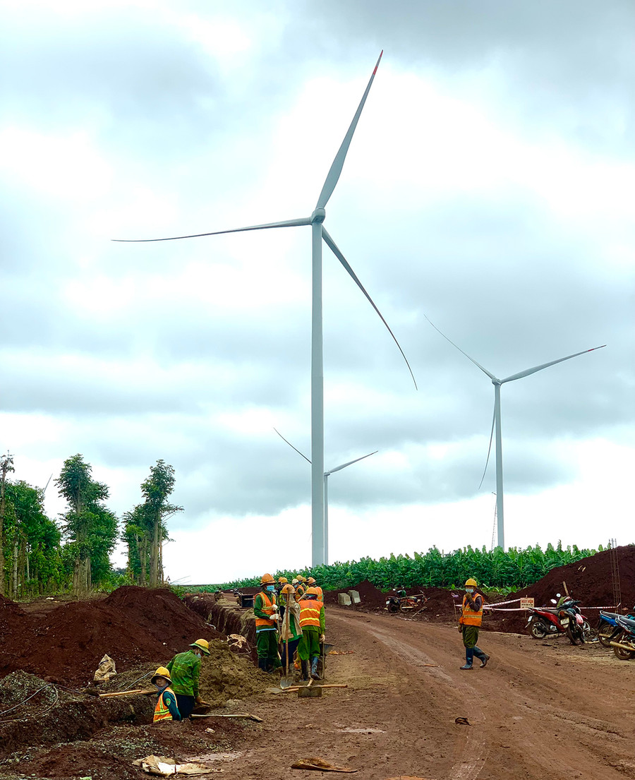 Thi công Dự án Nhà máy điện gió Ia Pết-Đak Đoa 1. Ảnh: Kim Linh Thi công Dự án Nhà máy điện gió Ia Pết-Đak Đoa 1. Ảnh: Kim Linh