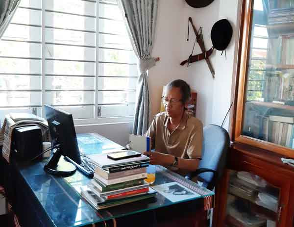 Nhà văn Chử Anh Đào vẫn làm việc đến tận ngày cuối cùng của đời mình. Ảnh: Nguyễn Quang Tuệ