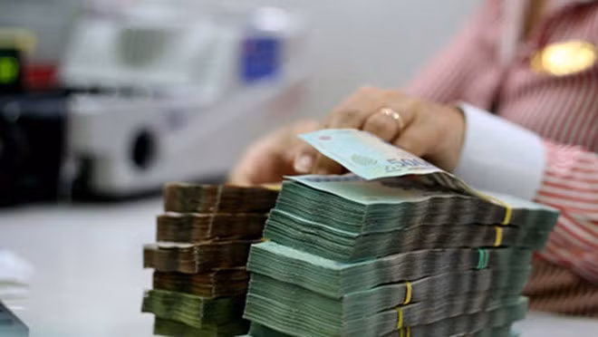 Nhân viên ngân hàng, bảo hiểm có thu nhập bình quân cao nhất. Ảnh: Đ.Ngọc Thạch