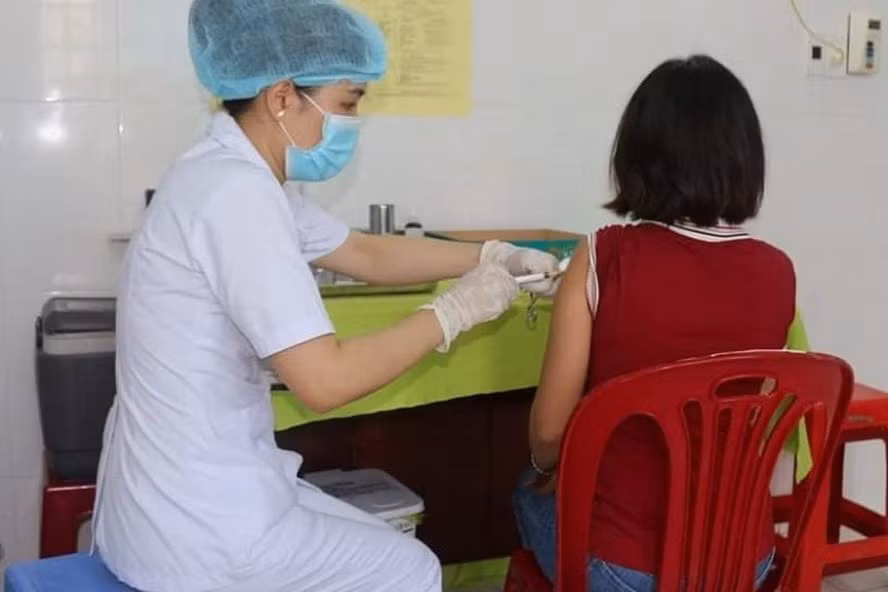  Tiêm vaccine ở các tỉnh phía Nam. Ảnh: Bộ Y tế