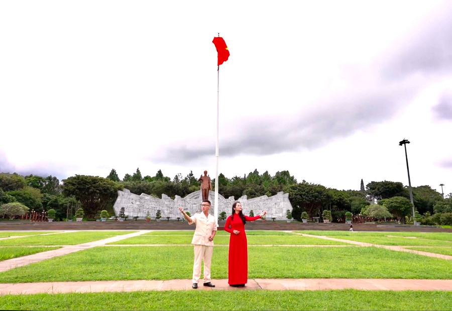Video clip Màu cờ tôi yêu của Đoàn Thanh niên Công an tỉnh đạt giải nhất Liên hoan tuyên truyền các ca khúc cách mạng. Ảnh: Phan Lài