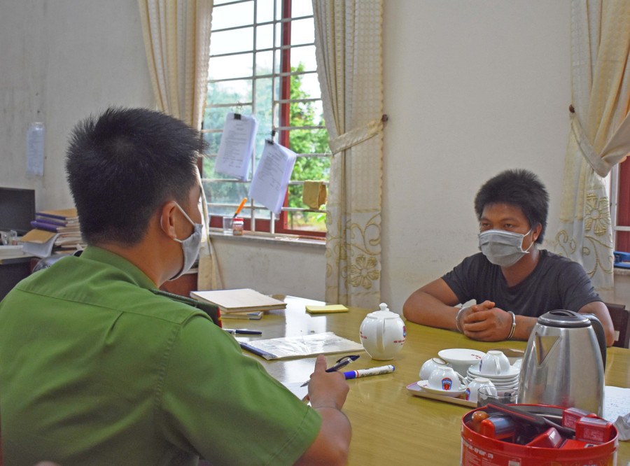 Đối tượng Rơ Lan Tương tại cơ quan điều tra, công an huyện Ia Grai. Ảnh: Minh Thoan