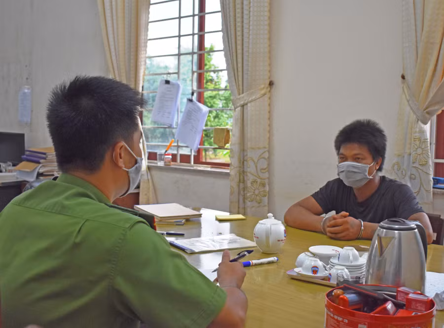 Đối tượng Rơ Lan Tương tại cơ quan điều tra, công an huyện Ia Grai. Ảnh: Minh Thoan