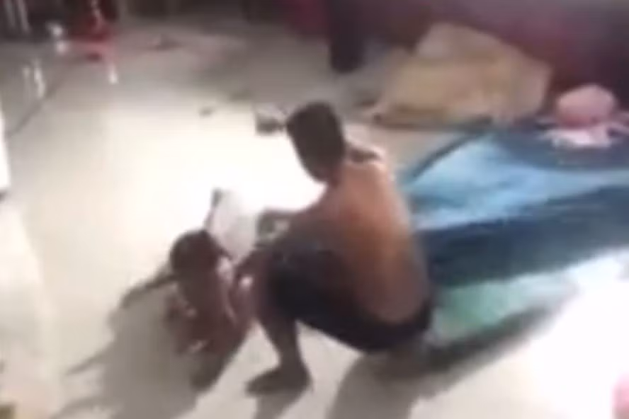 Vụ việc cha dượng đánh đập tàn nhẫn con riêng của vợ ở Thuận An, Bình Dương.