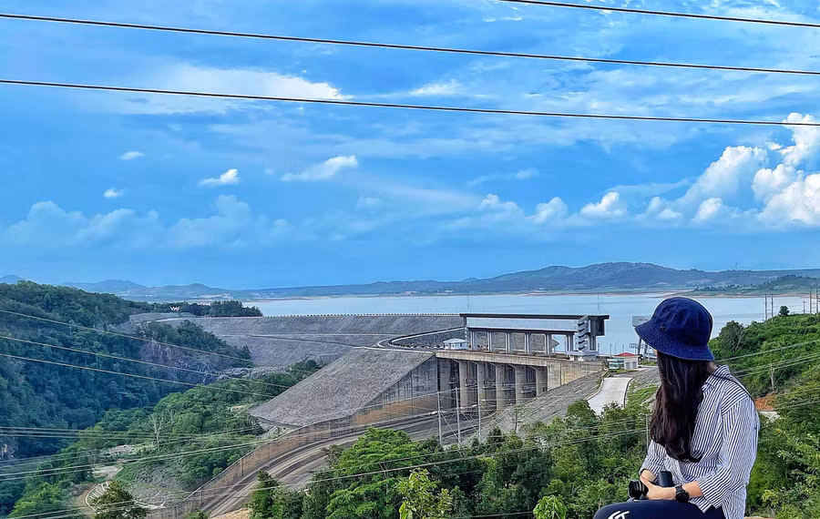 Khung cảnh thiên nhiên bình yên ở đập thủy điện Ia Ly. Ảnh: Hoàng Ngọc