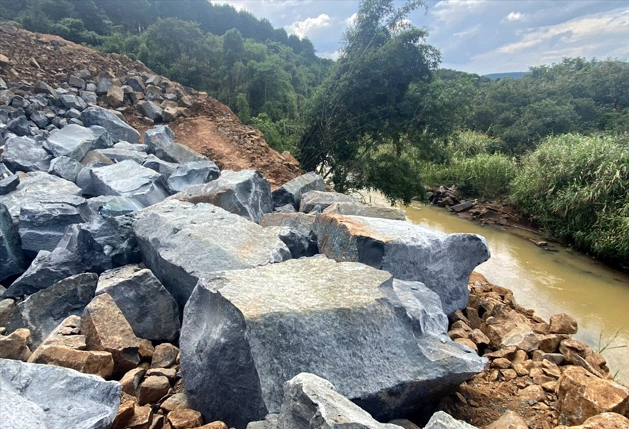 Một địa điểm khai thác đá bazan ở Đắk Nông. Ảnh: Bảo Lâm Một địa điểm khai thác đá bazan ở Đắk Nông. Ảnh: Bảo Lâm