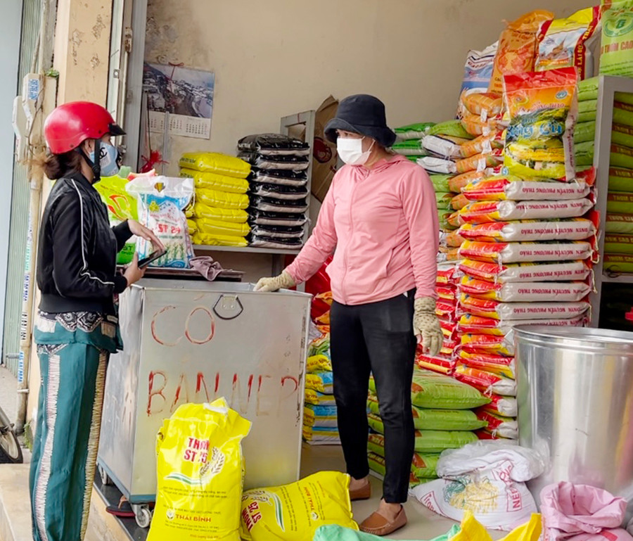 Việc có nhiều điểm bán hàng thiết yếu sẽ đảm bảo đáp ứng đầy đủ nhu cầu mua sắm của người dân trong khi TP. Pleiku thực hiện giãn cách theo Chỉ thị số 16. Ảnh: Vũ Thảo Sở Công thương cam kết không để xảy ra thiếu hàng, sốt giá. Ảnh: Lê Hòa
