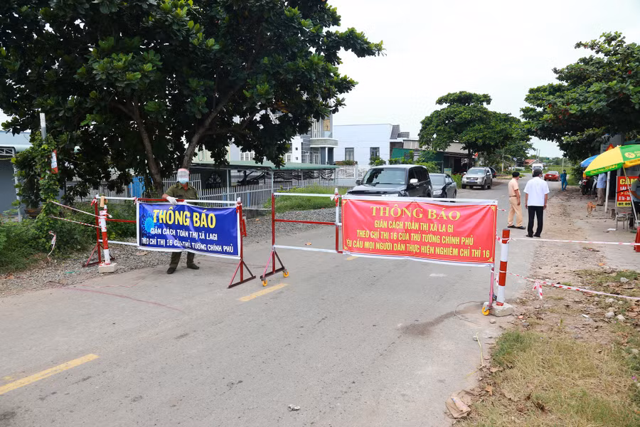 Siết chặt giãn cách xã hội theo Chỉ thị 16 tăng cường tại TX.La Gi từ 0 giờ ngày 27.8 - ẢNH: ĐÌNH DUY