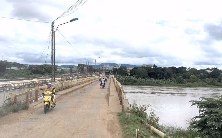 Khắc phục tình trạng ô nhiễm trên các lưu vực sông là một nhiệm vụ quan trọng có tính chiến lược, cần thiết và cấp bách. Ảnh: Trần Dung