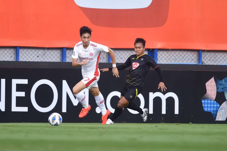 Trọng Đại (trái) lên tuyển Việt Nam. Ảnh: AFC