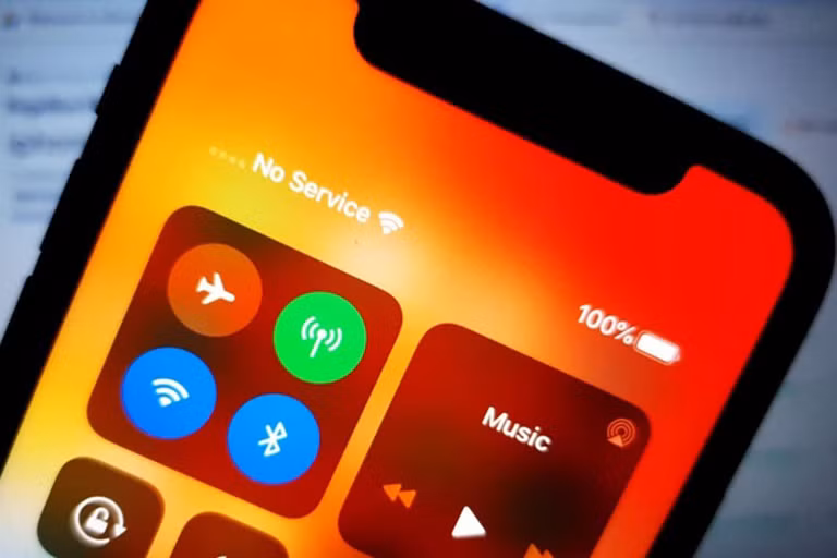 Sự cố “No Services” xảy ra với một số iPhone sau khi cập nhật lên iOS 14.7.1. Ảnh chụp màn hình