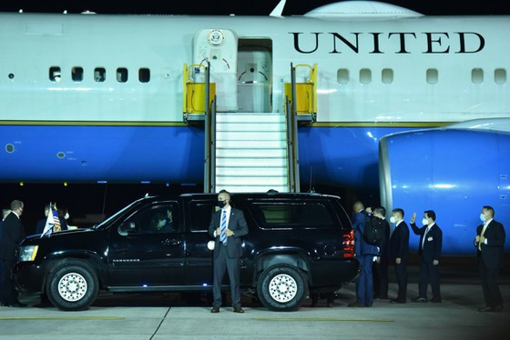 Xe và lực lượng an ninh đón Phó Tổng thống Hoa Kỳ Kamala Harris cùng phái đoàn Hoa Kỳ từ sân bay Nội Bài về khách sạn J.W Marriot, Hà Nội. Ảnh: Viết Chung Xe và lực lượng an ninh đón Phó Tổng thống Hoa Kỳ Kamala Harris cùng phái đoàn Hoa Kỳ từ sân bay Nội Bài về khách sạn J.W Marriot, Hà Nội. Ảnh: VIẾT CHUNG