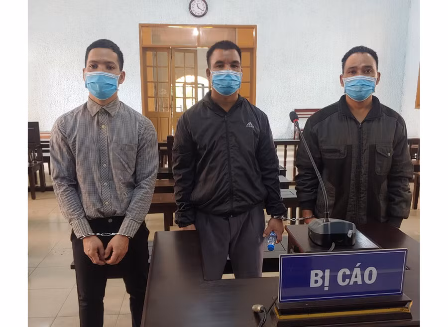  Các bị cáo tại phiên tòa. Ảnh: R'Ô HOK