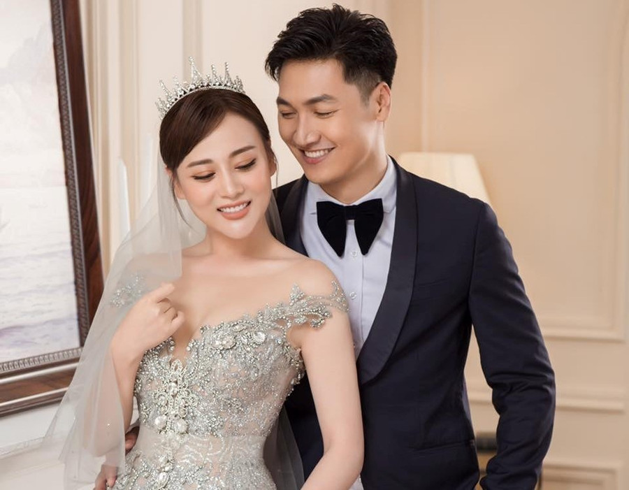 Ảnh cưới của cặp đôi Nam - Long trong “Hương vị tình thân” gây chú ý với khán giả. Ảnh: LĐ