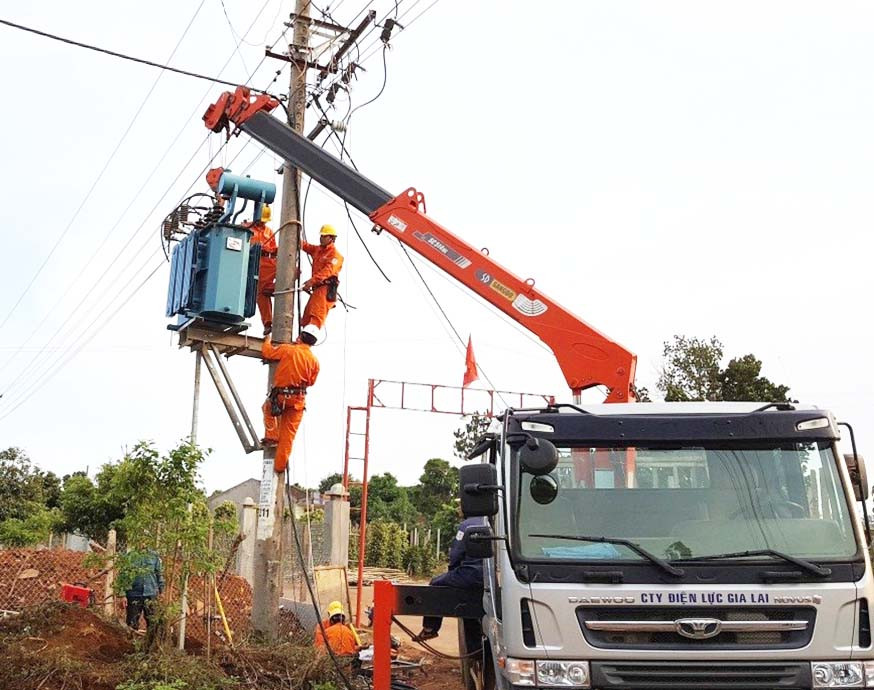Công ty Điện lực Gia Lai triển khai các biện pháp đảm bảo cung ứng điện an toàn, đẩy đủ cho công tác phòng-chống dịch Covid-19. Ảnh: Hà Duy