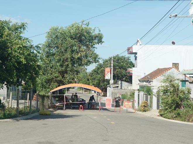 Một chốt kiểm soát phòng chống dịch Covid-19 tại TX.An Nhơn - Ảnh: Hoàng Trọng Một chốt kiểm soát phòng chống dịch Covid-19 tại TX.An Nhơn - Ảnh: Hoàng Trọng
