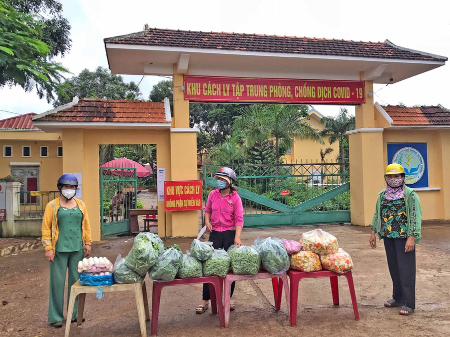 Thực phẩm được hội viên phụ nữ huyện Chư Sê sơ chế sẵn sàng để chuyển vào bếp ăn của khu cách ly