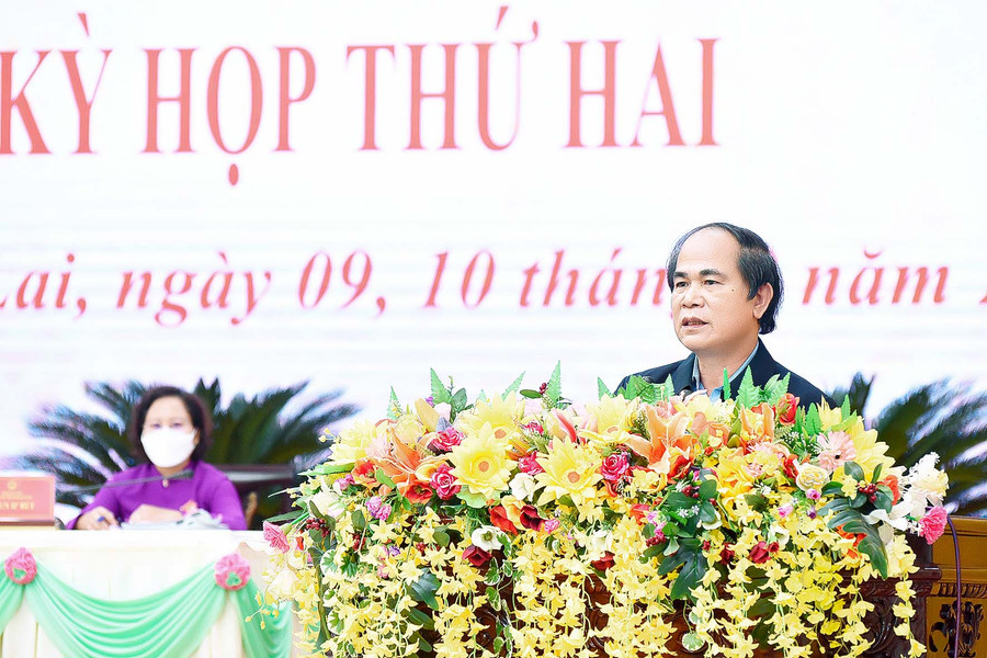 Chủ tịch UBND tỉnh Võ Ngọc Thành phát biểu làm rõ một số nội dung quan trọng được các đại biểu và cử tri quan tâm. Ảnh: Đức Thụy Chủ tịch UBND tỉnh Võ Ngọc Thành giải trình một số vấn đề cần làm rõ. Ảnh: Đức Thụy