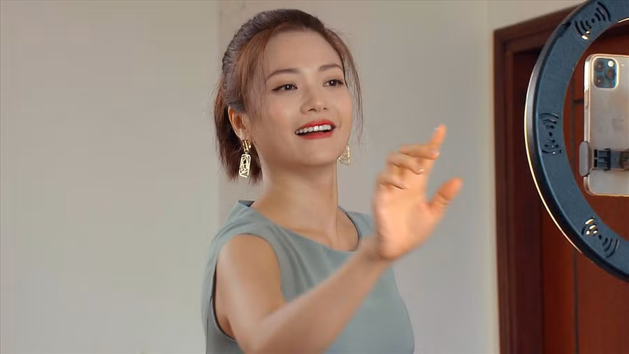 Trên màn ảnh, không chỉ được khán giả đánh giá cao về ngoại hình trẻ trung mà khả năng diễn xuất duyên dáng của nữ diễn viên cũng nhận được nhiều lời khen ngợi. Ảnh: NSX