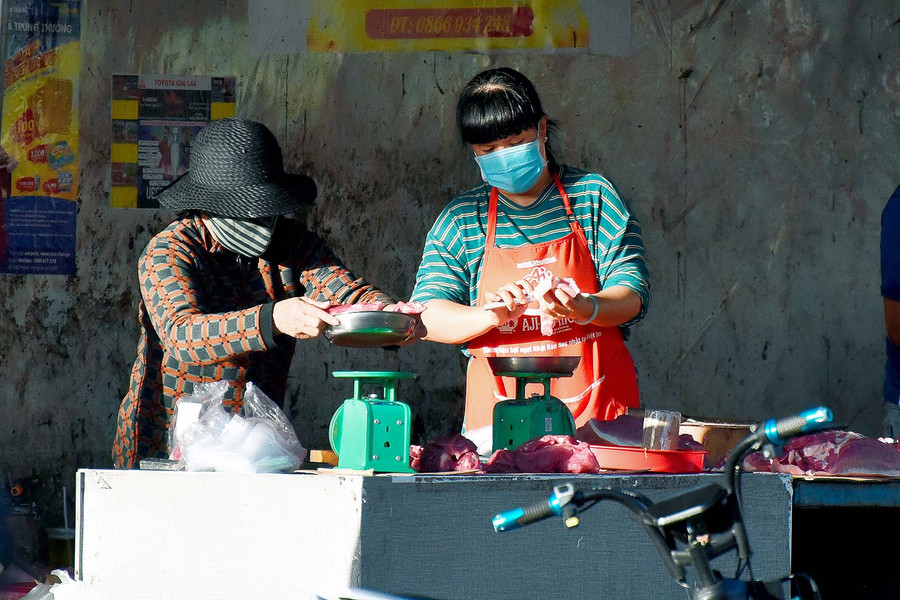 6.Tại các chợ trên địa bàn TP. Pleiku, giá thực phẩm tươi sống cơ bản ổn định.