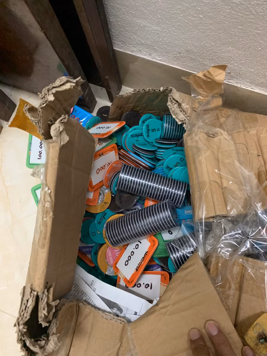  Số thẻ quy đổi tiền để đánh bạc - Ảnh: Nguyễn Tú