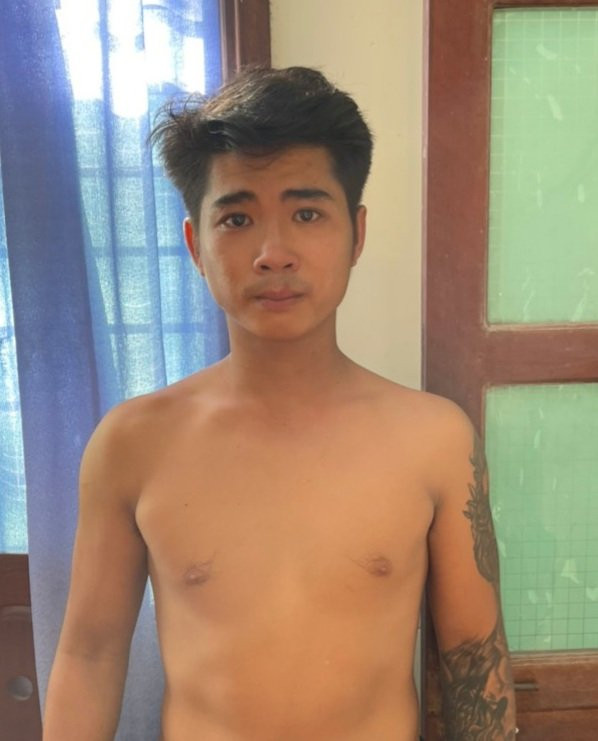 Phan Trần Công Mỹ là đối tượng trực tiếp dùng hung khí chém chết anh Nhàn Phan Trần Công Mỹ là đối tượng trực tiếp dùng hung khí chém chết anh Nhàn