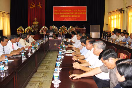 Lãnh đạo tỉnh Gia Lai làm việc với lãnh đạo tỉnh Cao Bằng. Ảnh: Đức Phương