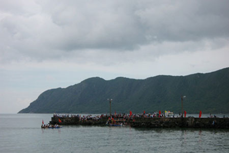 Lễ hội đua thuyền của ngư dân tại Côn Đảo dịp 30-4.