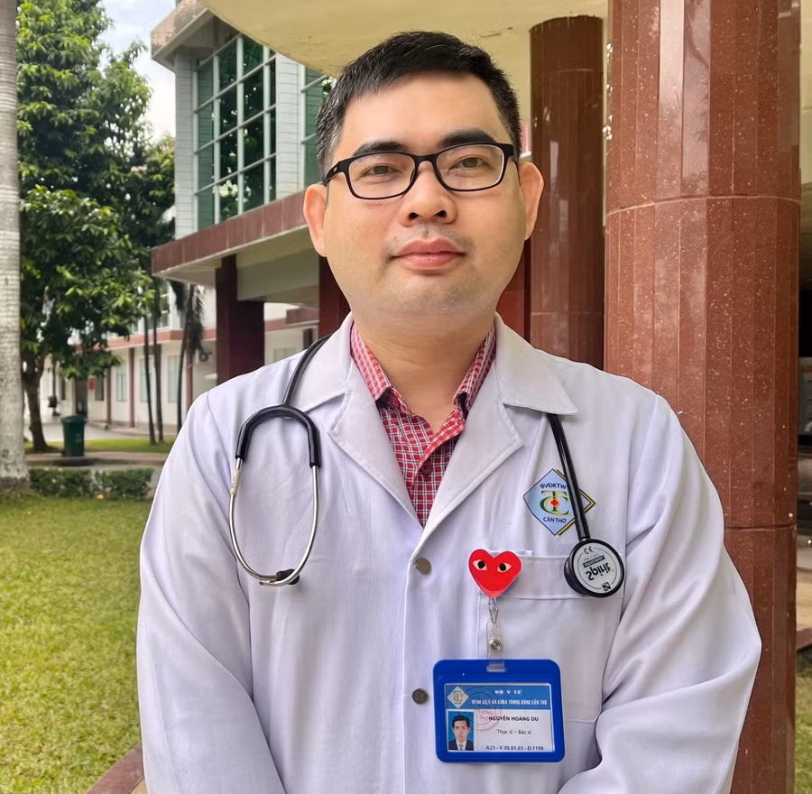 Bác sĩ Nguyễn Hoàng Du. Ảnh: Đình Tuyển