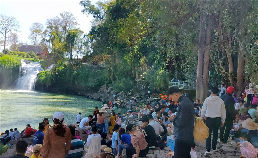 Nhiều khu du lịch ở Đắk Nông hồi sinh đã cơ hội cho nhiều lao động địa phương kiếm được việc làm. Ảnh: Phan Tuấn Nhiều khu du lịch ở Đắk Nông hồi sinh đã cơ hội cho nhiều lao động địa phương kiếm được việc làm. Ảnh: Phan Tuấn