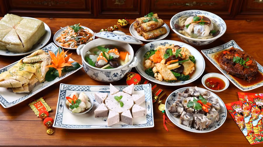  Mâm cơm ngày tết nhiều chất béo, đạm, thiếu rau củ... nên không tốt cho sức khỏe. Ảnh: T.N