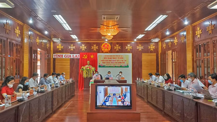 Quang cảnh hội nghị trực tuyến triển khai nghị quyết của Chính phủ về chương trình phục hồi và phát triển kinh tế-xã hội tại điểm cầu Gia Lai. Ảnh: Sơn Ca